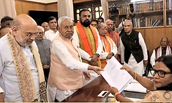 ರಾಜ್ಯಸಭೆಗೆ ನಿತೀಶ್‌ ಕುಮಾರ್‌ ನಾಮಪತ್ರ ಸಲ್ಲಿಕೆ: ಬಿಹಾರದಲ್ಲಿ ಹೊಸ ರಾಜಕೀಯ ಪರ್ವ ಆರಂಭ