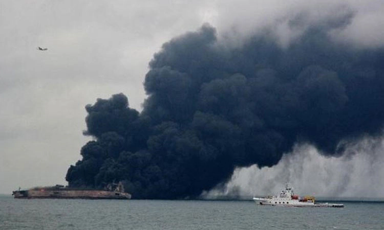 War: ಯುದ್ಧನೌಕೆ ಮೇಲೆ ದಾಳಿಗೆ ಪ್ರತೀಕಾರ- ಅಮೆರಿಕದ ತೈಲ ಟ್ಯಾಂಕರ್‌ ಮೇಲೆ ಇರಾನ್‌ ದಾಳಿ