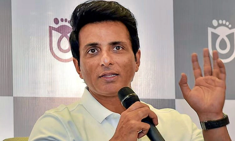 ಅಮೆರಿಕ-ಇರಾನ್ ಸಂಘರ್ಷ: ದುಬೈನಲ್ಲಿ ಸಿಲುಕಿದವರ ನೆರವಿಗೆ ಮುಂದಾದ ನಟ ಸೋನು ಸೂದ್     