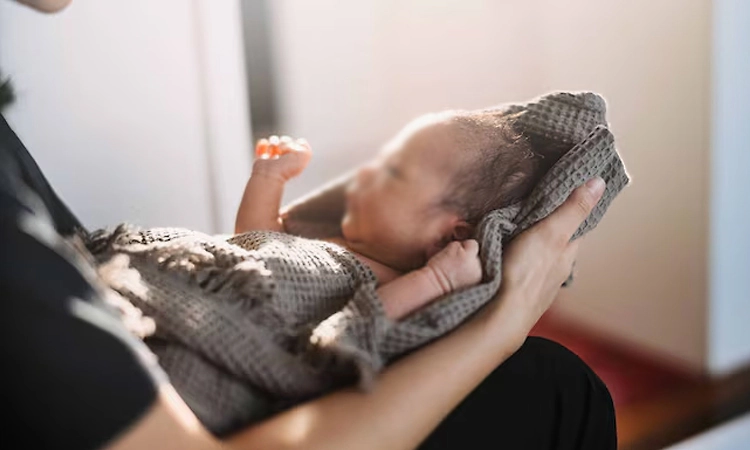 ಪರೀಕ್ಷೆ ಬರೆದ ಬೆನ್ನಲ್ಲೇ ಶೌಚಾಲಯದಲ್ಲಿ ಹೆಣ್ಣು ಮಗುವಿಗೆ ಜನ್ಮ ನೀಡಿದ 16ರ ವಿದ್ಯಾರ್ಥಿನಿ!