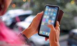 80 ಸಾವಿರ ಅಂಗನವಾಡಿ ಕಾರ್ಯಕರ್ತೆಯರಿಗೆ ಸ್ಮಾರ್ಟ್​ಫೋನ್​ ವಿತರಿಸಲು ಮುಂದಾದ ಒಡಿಶಾ ಸರ್ಕಾರ!