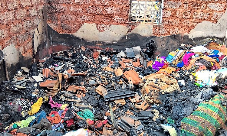 ನೇರಳಕಟ್ಟೆ: ಶಾರ್ಟ್ ಸರ್ಕ್ಯೂಟ್ ನಿಂದ ಮನೆ ಭಸ್ಮ