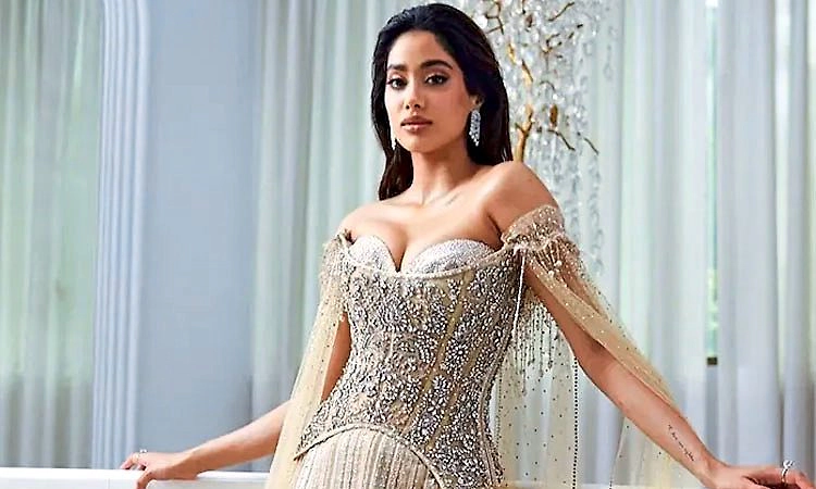 ʼಆʼ ಸೈಟ್‌ನಲ್ಲಿ ಹುಡುಗರು ನನ್ನ ಫೋಟೋ ನೋಡುತ್ತಿದ್ದರು.. ಶಾಕಿಂಗ್‌ ಸಂಗತಿ ಬಿಚ್ಚಿಟ್ಟ ಜಾನ್ವಿ