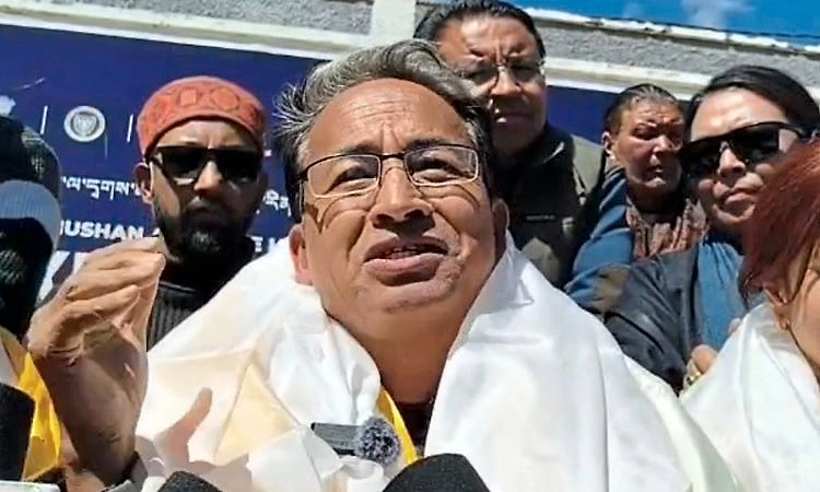 ಜೈಲಲ್ಲಿದ್ದು ಲಡಾಖ್‌ಗೆ ಬಂದ ವಾಂಗ್ಚುಕ್‌ಗೆ ಅದ್ಧೂರಿ ಸ್ವಾಗತ!