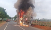 ಟಾಯರ್ ಬ್ಲಾಸ್ಟ್: ಕೆಎಸ್ ಆರ್ ಟಿಸಿ ಬಸ್ ಬೆಂಕಿಗಾಹುತಿ; ಪ್ರಾಣಾಪಾಯದಿಂದ ಪಾರಾದ ಪ್ರಯಾಣಿಕರು!