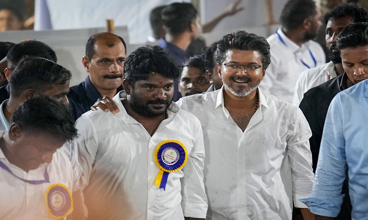 ಮೊದಲ ಚುನಾವಣೆಯಲ್ಲೇ ಗೆದ್ದ ಟಿವಿಕೆ ವಿಜಯ್‌ಗೆ ಶುಭಕೋರಿದ ಶ್ರೀಲಂಕಾದ ರಾಜಕೀಯ ನಾಯಕರು     