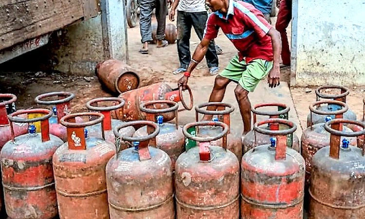 ಎಲ್‌ಪಿಜಿ ಅಭಾವ, ಬೆಲೆ ಹೆಚ್ಚಳ:  ಸರಕಾರಕ್ಕೆ ಜನಹಿತ ಮುಖ್ಯವಾಗಲಿ