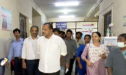 Health Minister U T Khader conducts midnight inspection at Jayanagar General Hospital