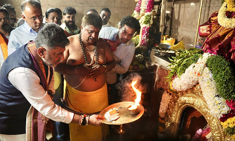 ಅಣ್ಣಮ್ಮ ದೇವಿಗೆ ವಿಶೇಷ ಪೂಜೆ ಸಲ್ಲಿಸಿದ ಸಿಎಂ ಡಿ.ಕೆ.ಶಿವಕುಮಾರ್