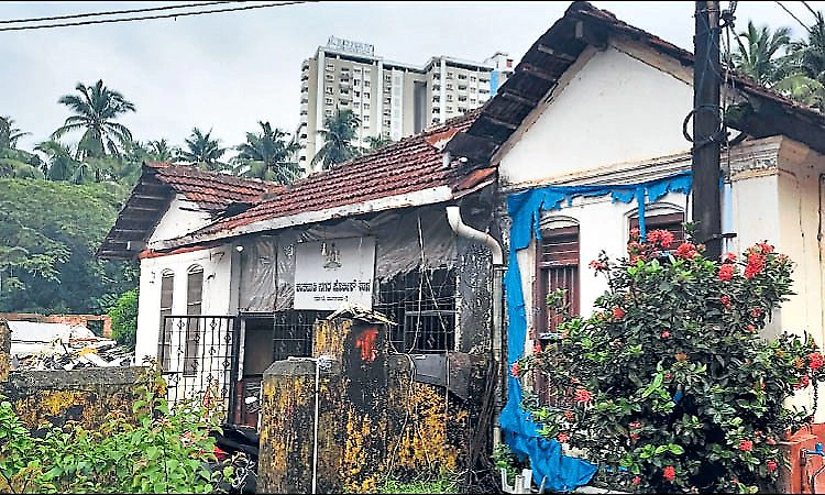 Kankanady City Police Station operates from crumbling building