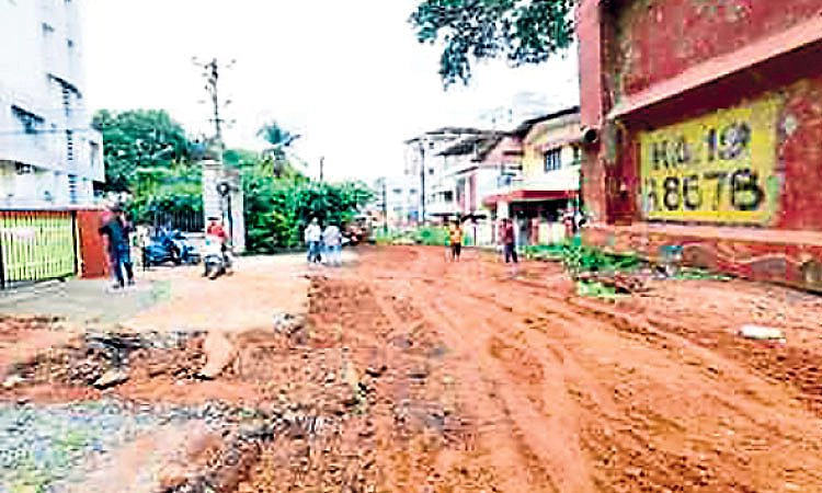 ಮಣ್ಣಗುಡ್ಡೆ: ಮಳೆಗಾಲದಲ್ಲಿ ರಸ್ತೆ ಕಾಮಗಾರಿ