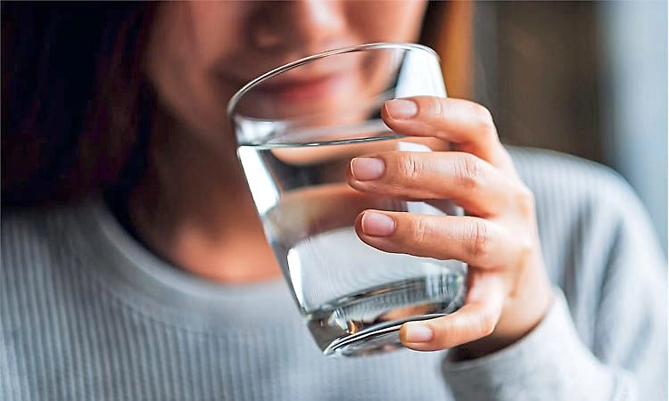 Water: ಸುಮ್ಮನೆ ನೀರು ಕುಡಿದರೆ ಸಾಲದು! ದೇಹದಲ್ಲಿ ನೀರಿನಂಶ ಕಾಪಾಡಲು ಅನೇಕ ಉಪಾಯಗಳು