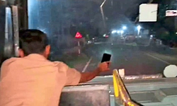 ಮೊಬೈಲ್‌ ಟಾರ್ಚ್‌ ಬೆಳಕಿನಲ್ಲಿ ಸಾರಿಗೆ ಬಸ್‌ ಸಂಚಾರ!