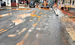 ಕೊಲ್ಲೂರು: ಹೊಂಡಮಯ ಮುಖ್ಯ ರಸ್ತೆಗೆ ಮುಕ್ತಿ ಎಂದು?