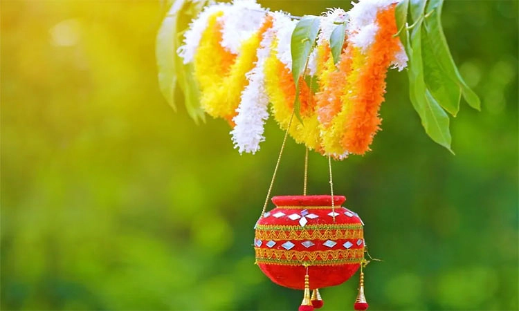 ಮೂಡುಬಿದಿರೆ: ಇಲ್ಲಿ  ಮೊಸರ ಕುಡಿಕೆ ಒಡೆಯುವುದು ಯಕ್ಷಗಾನದ ಶ್ರೀ ಕೃಷ್ಣ!