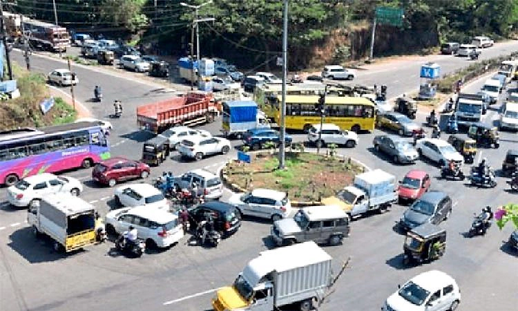 ಮಂಗಳೂರು:ವಿವಿಧೆಡೆ ಮೊಸರು ಕುಡಿಕೆ ಉತ್ಸವ-ಪರ್ಯಾಯ ರಸ್ತೆಗಳಲ್ಲಿ ಸಂಚರಿಸಲು ಪೊಲೀಸ್‌ ಸೂಚನೆ