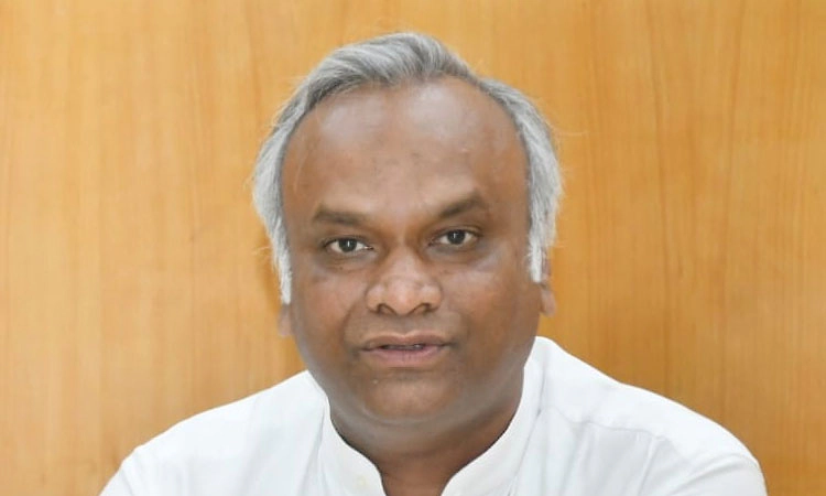 ಕೇಂದ್ರದ ಬಳಿ ಸರ್ವ ಪಕ್ಷದೊಂದಿಗೆ ಬರಲು ಬಿಜೆಪಿ,ಜೆಡಿಎಸ್ ಗೆ ಧೈರ್ಯವಿಲ್ಲ: ಸಚಿವ ಖರ್ಗೆ