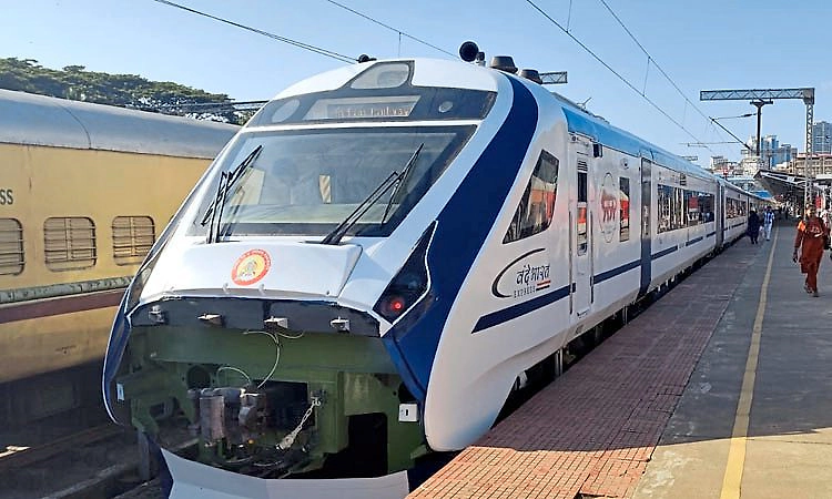 ಬೆಂಗಳೂರು- ಮಂಗಳೂರು ಪರೀಕ್ಷಾರ್ಥ ಸಂಚಾರ ನಡೆಸಿದ ವಂದೇ ಭಾರತ್ ರೈಲು