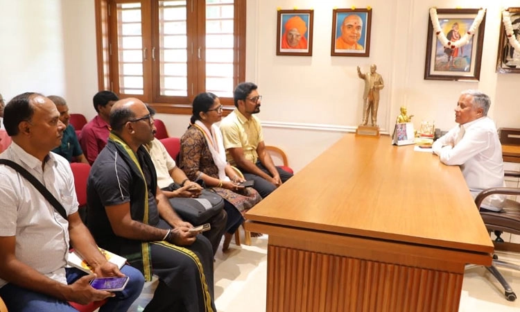 ಗಣತಿದಾರರ ಪರ್ಯಾಯ ಜಾತಿ ಪ್ರಶ್ನೆಗೆ ಸಿದ್ದರಾಮಯ್ಯನ ಜಾತಿ ಅಂತ ಬರ್ಕಳಮ್ಮ ಎಂದ ಕೇಂದ್ರ ಸಚಿವ!