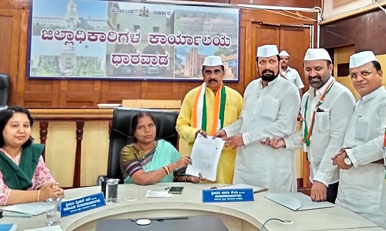 ಪಶ್ಚಿಮ ಪದವೀಧರ ಕ್ಷೇತ್ರದ ಚುನಾವಣೆ; ಕಾಂಗ್ರೆಸ್ ನ ಮೋಹನ ಲಿಂಬಿಕಾಯಿ ನಾಮಪತ್ರ ಸಲ್ಲಿಕೆ