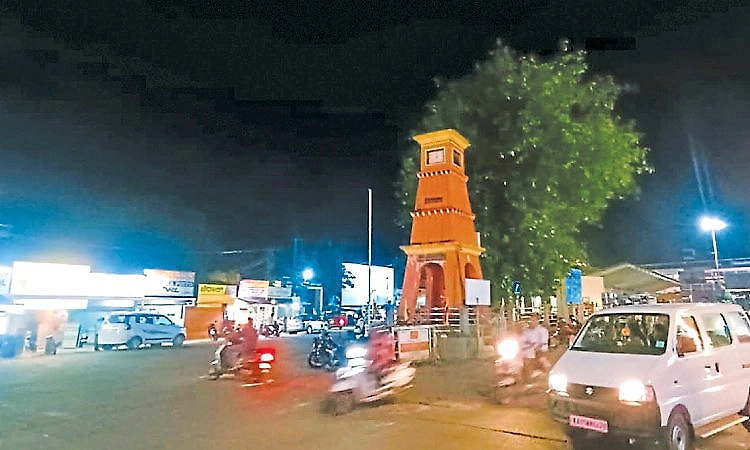 Udupi clock tower area chokes with traffic as buses parked haphazardly
