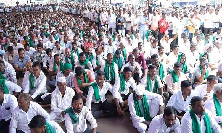 ಕಬ್ಬು ಬೆಳೆಗಾರರ ಅಹೋರಾತ್ರಿ ಹೋರಾಟ 5 ಜಿಲ್ಲೆಗಳಿಗೆ ವಿಸ್ತರಣೆ, ವಿಪಕ್ಷ ಸಾಥ್