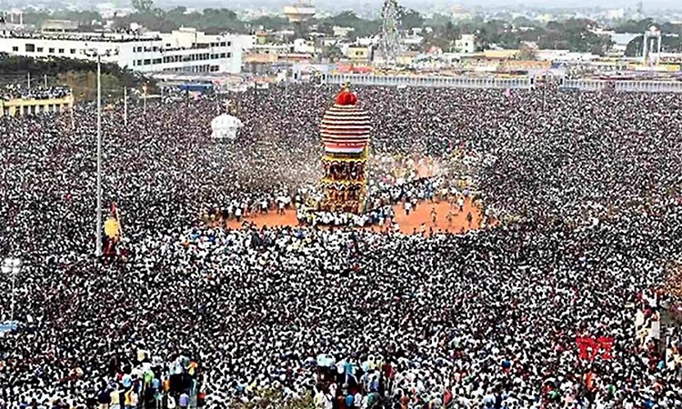 Koppal’s Sri Gavisiddeshwara 210th Maha Rathotsava held amid massive devotee turnout