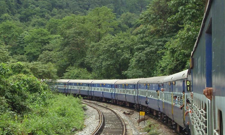 ಮಂಗಳೂರು-ಬೆಂಗಳೂರು ರೈಲು ವಿಳಂಬ ಸಂಚಾರ ಮುಂದುವರಿಕೆ