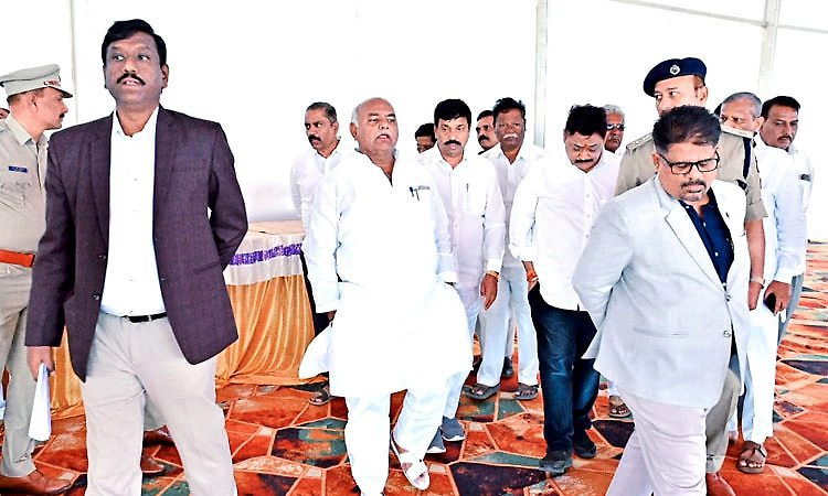 Haveri: ಸಿಎಂ, ಡಿಸಿಎಂ ಸ್ವಾಗತಕ್ಕೆ ಏಲಕ್ಕಿ ನಗರ ಸಜ್ಜು,  ಸಿದ್ಧತೆ ಪರಿಶೀಲಿಸಿದ ಸಚಿವ ಪಾಟೀಲ