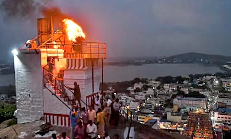 ಮಧುರೈ ಬೆಟ್ಟದ ಮೇಲೆ ದೀಪ ಬೆಳಗಲು ಹೈಕೋರ್ಟ್‌ ಒಪ್ಪಿಗೆ: ಡಿಎಂಕೆಗೆ ಹಿನ್ನಡೆ