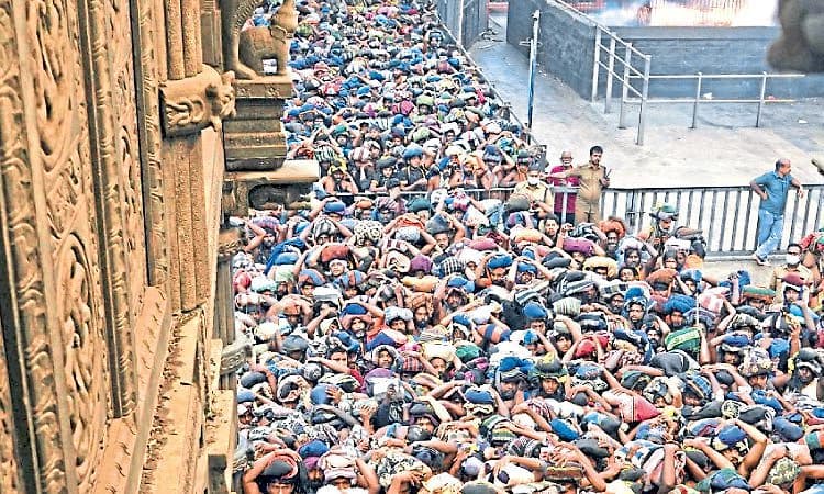ಶಬರಿಮಲೆ ದಿನವೂ ಲಕ್ಷಕ್ಕೂ ಅಧಿಕ ಅಯ್ಯಪ್ಪ ಭಕ್ತರ ಭೇಟಿ  