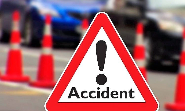 Pavanje: ಬಸ್ ನಿಲ್ದಾಣಕ್ಕೆ ನುಗ್ಗಿದ ಲಾರಿ; ಓರ್ವ ಮಹಿಳೆ ಗಂಭೀರ, ಮಕ್ಕಳು ಪಾರು