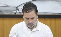 Rahul Gandhi interacts with tea estate workers in Kerala's Idukki