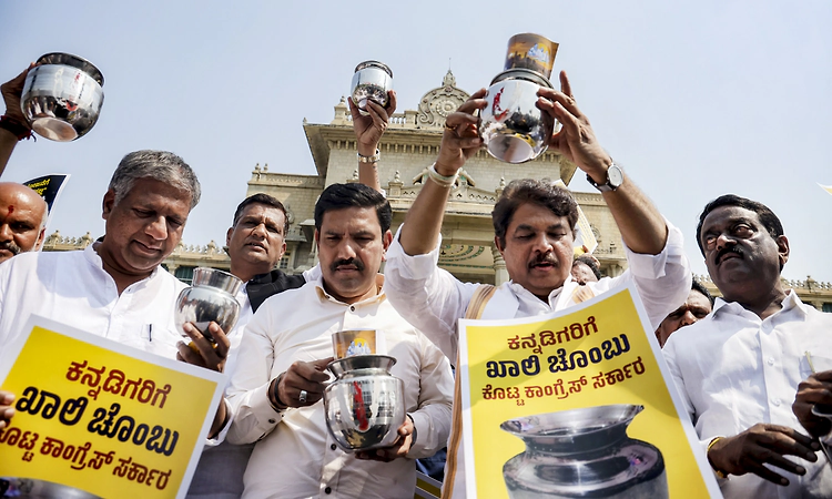 BJP stages ‘Khaali Chambu’ protest against CM Siddaramaiah’s 17th budget
