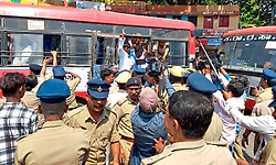 ಒಳಮೀಸಲಾತಿಗೆ ಆಗ್ರಹಿಸಿ ಮಾದಿಗ ಸಂಘಟನೆಗಳಿಂದ ಬಂದ್, ನೂರಾರು ಪ್ರತಿಭಟನಾಕಾರರ ಬಂಧನ