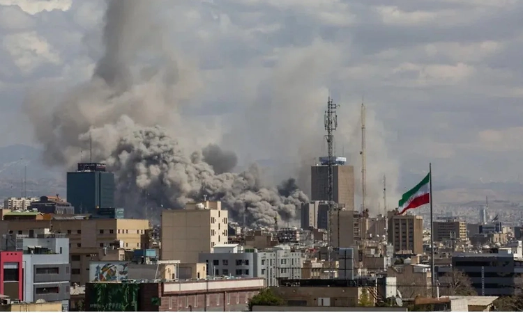 Airstrikes on Iran kill over 25 as Trump's deadline to open Strait of Hormuz looms