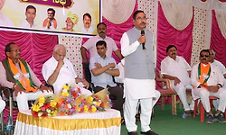 ಮುಸ್ಲಿಮರ ಅಭಿವೃದ್ಧಿ ಮಾಡಲು ನಿಮಗೆ ವೋಟ್‌ ಹಾಕಬೇಕಾ?: ಸಿಎಂಗೆ ಪ್ರಹ್ಲಾದ್‌ ಜೋಶಿ