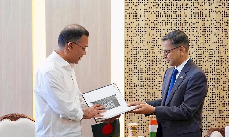 ಸಂಬಂಧ ಸುಧಾರಣೆ: ಬಾಂಗ್ಲಾ ಪ್ರಧಾನಿ ಜತೆ ಭಾರತ ಅಧಿಕಾರಿ ಚರ್ಚೆ