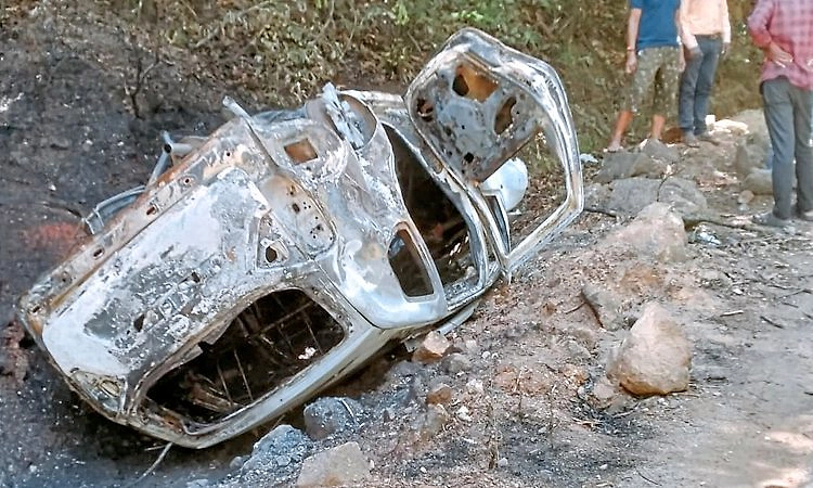 ನಾಲೂರು ಬಳಿ ದಗದಗನೇ ಉರಿದ ಡಸ್ಟರ್ ಕಾರು!