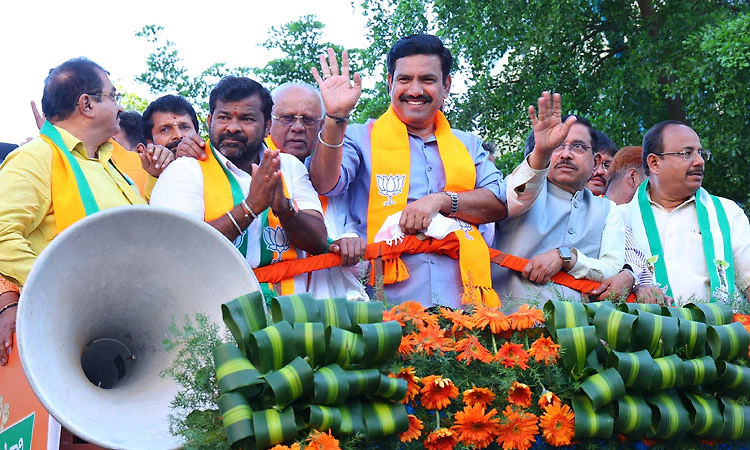 ಗ್ಯಾರಂಟಿ ಮುಖವಾಡದಿಂದ ಜನರ ಕಣ್ಣಿಗೆ ಮಣ್ಣೆರೆಚುವ ಕೆಲಸ: ಬಿ.ವೈ.ವಿಜಯೇಂದ್ರ