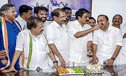 ದೇವರನಾಡಲ್ಲಿ ದಶಕದ ಬಳಿಕ 'ಕೈ' ಹಿಡಿದ ಮತದಾರ!; ಕಾಂಗ್ರೆಸ್‌ ಸಂಘಟಿತ ಹೋರಾಟಕ್ಕೆ ಜಯ