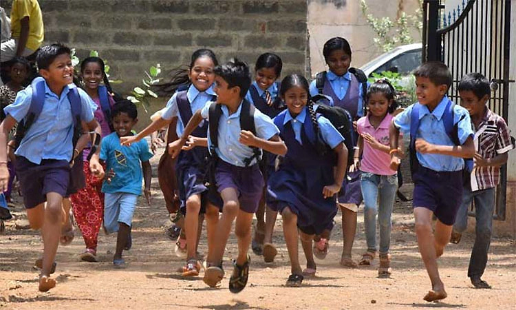 ಸರ್ಕಾರಿ ಶಾಲೆಯ ಮಕ್ಕಳಿಗೆ ಉಚಿತ ಪಠ್ಯ ಖಚಿತ,  ನೋಟ್‌ ಬುಕ್‌ ಅನಿಶ್ಚಿತ!