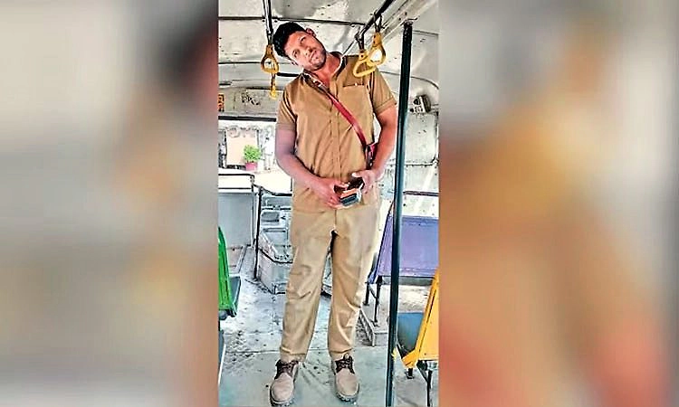 ಎತ್ತರವೇ ಸಮಸ್ಯೆ: 6.6 ಅಡಿ ಎತ್ತರದ ನಿರ್ವಾಹಕನಿಗೆ ಪರ್ಯಾಯ ಕೆಲಸ ನೀಡಿದ ಸಾರಿಗೆ ಸಂಸ್ಥೆ