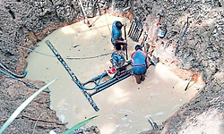 ಆಲಂಕಾರಿಗೂ ಬಂತು ಅಡ್ಡಬೋರು: ಬತ್ತಿದ ಕೆರೆಯಲ್ಲಿ ಸಮೃದ್ಧ ನೀರು!
