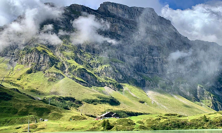 Switzerland: ಆಲ್ಪೈನ್ ಬೆಟ್ಟಗಳ ನಾಡು ಸ್ವಿಟ್ಜರ್ಲೆಂಡ್‌ನ‌ ನೈಸರ್ಗಿಕ ಅದ್ಭುತ
