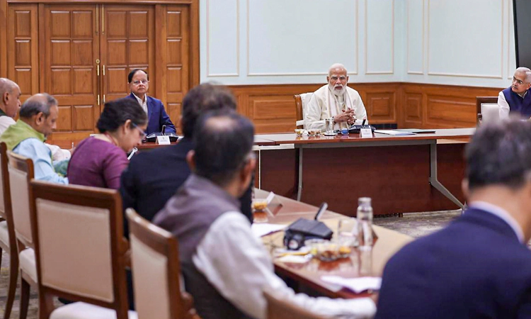 PM discusses with EAC measures to further boost growth in times of global turmoil