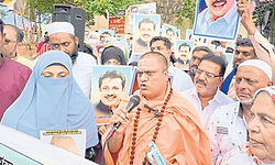 ಜಮೀರ್‌ಗೆ ಡಿಸಿಎಂ ಸ್ಥಾನ ನೀಡಲು ಆಗ್ರಹಿಸಿ ಫ್ರೀಡಂಪಾರ್ಕ್‌ನಲ್ಲಿ ಧರಣಿ