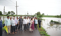 Flood threat: MLA Shashikala Jolle inspects situation along Vedaganga river