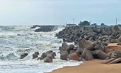ಕುಂದಾಪುರ: ಕಡಲಬ್ಬರ ಬಿರುಸು: ಮರವಂತೆ ಬಂದರಿನ ತಡೆಗೋಡೆ ಹಾನಿ