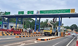 ರಾ.ಹೆ. 66 ಕುಂಬಳೆ ಆರಿಕ್ಕಾಡಿ ಟೋಲ್‌ ಬೂತ್‌ ತೆರವು ಆರಂಭ
